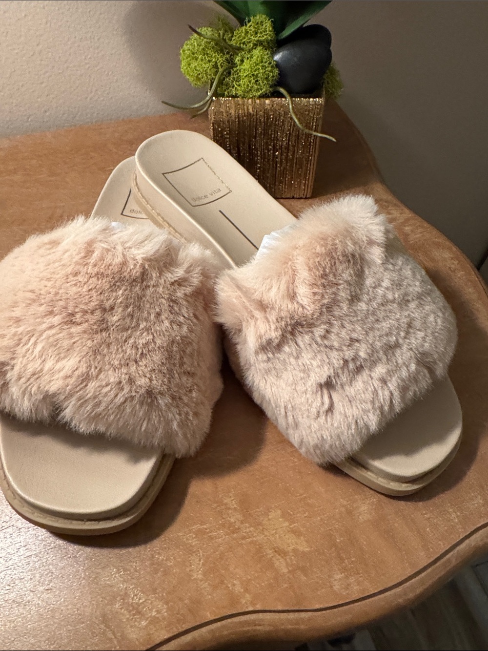 NWT Dolce Vita Rose fur slippers with box. Size 7